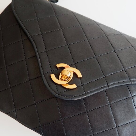 Authentic Preowned Vintage Chanel Black Lambskin Single Flap Bag GHW - Picture 5 of 16